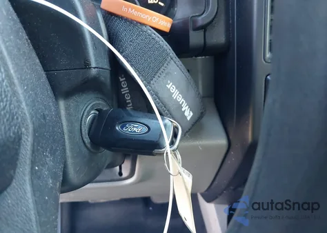 2015 Ford F-150 Xl z USA, uszkodzony, nr VIN 1FTFX1EF0FKE96875